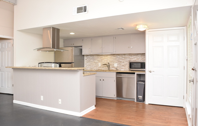 Updated Condo- 5601 Woodrow