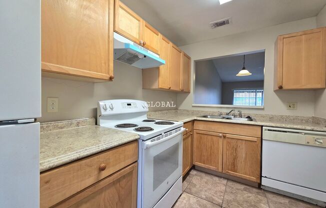 Charming 3-Bed, 2-Bath Townhome within Silver Park Villas