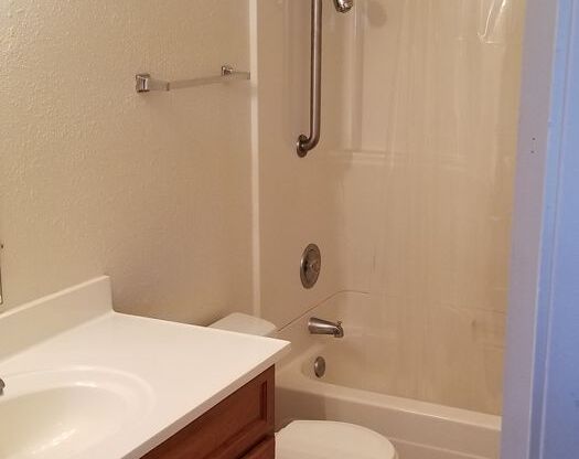 1 bed, 1 bath, $1,000, Unit 2633