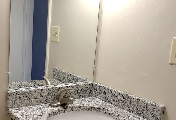 2 beds, 1.5 baths, 1,050 sqft, $2,025, Unit 3347 #101