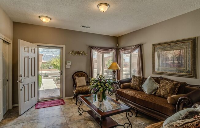 Luxurious & Spacious 3Bed 2Bath with Sandia Views!