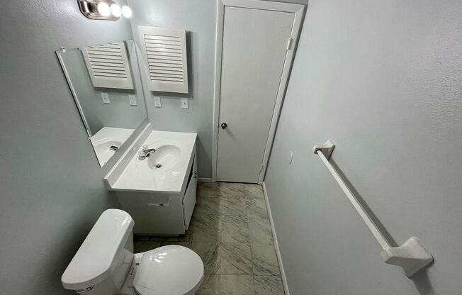2 beds, 2 baths, 800 sqft, $1,550, Unit Unit 212