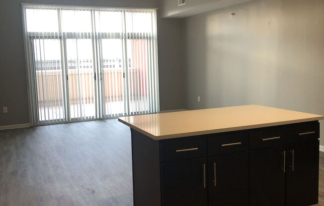 1 bed, 1 bath, 834 sqft, $1,282