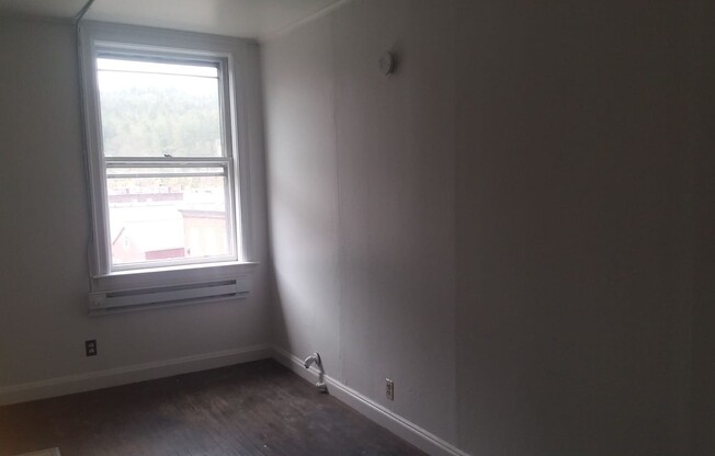 Studio, 1 bath, 150 sqft, $575, Unit 305