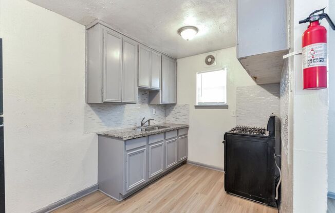 1 bed, 1 bath, $825, Unit 17