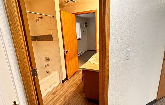 1 bed, 1 bath, 660 sqft, $1,250, Unit W - 043