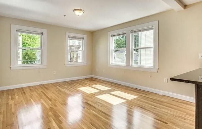 51 53 COLONIAL
