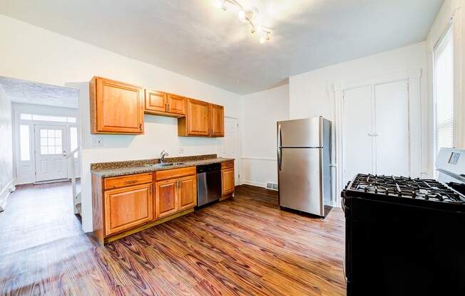 Available May 2024 - Spacious 2 Bedroom Home in Mt. Washington!
