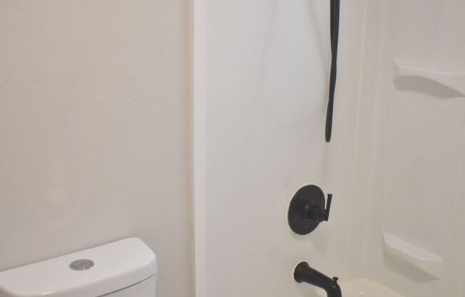 2 beds, 1 bath, 775 sqft, $1,395, Unit 450-8