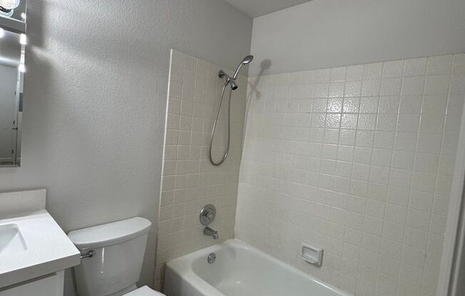 2 beds, 2 baths, 928 sqft, $1,699, Unit 3C