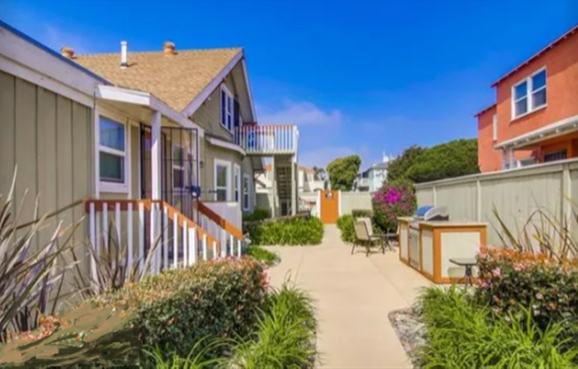 Quaint 1-Bedroom Apartment in the Heart of Pacific Beach –  Walk to the Ocean!