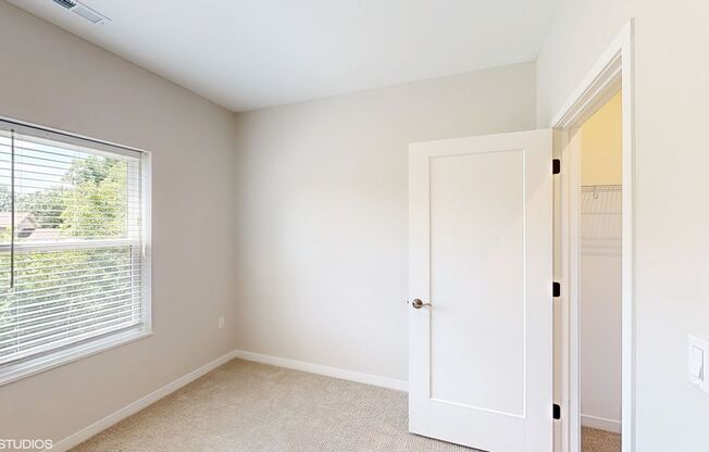 1 bed, 1 bath, 658 sqft, $1,399, Unit 1-204 - 1915 Mattis Apt 204