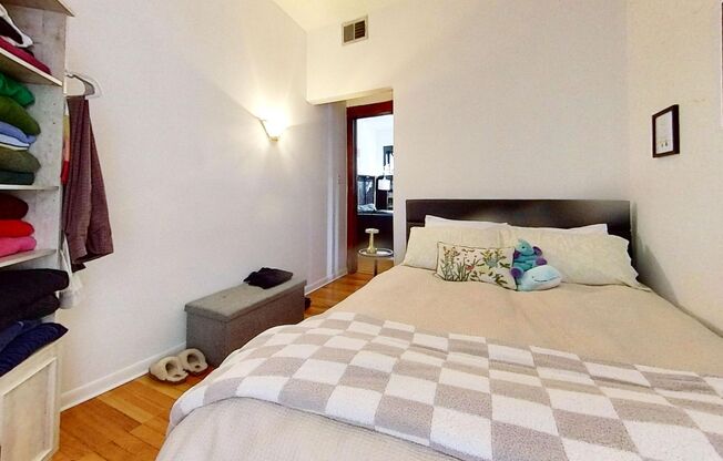 859 Oakdale/2915-19 Mildred