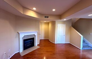 Fantastic Multi-Level Townhome - 2 bed 2.5 bath plus Loft/Den with private Rooftop in Westchester