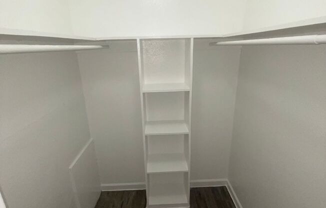 2 beds, 1.5 baths, 949 sqft, $1,450, Unit 277