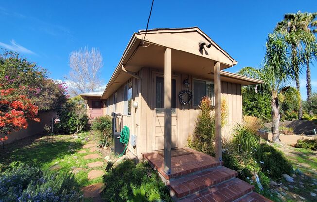 Beautiful & Private 3BD/2BA, 1,397 SqFt Home - Large Yards, Washer/Dryer included, Fireplace!
