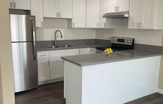 2 beds, 2 baths, 925 sqft, $2,500, Unit 42