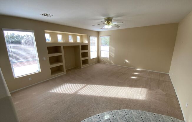 SILVERADO RANCH 4 BEDROOMS 2.5 BATHROOMS WITH Large Cul De Sac LOT!