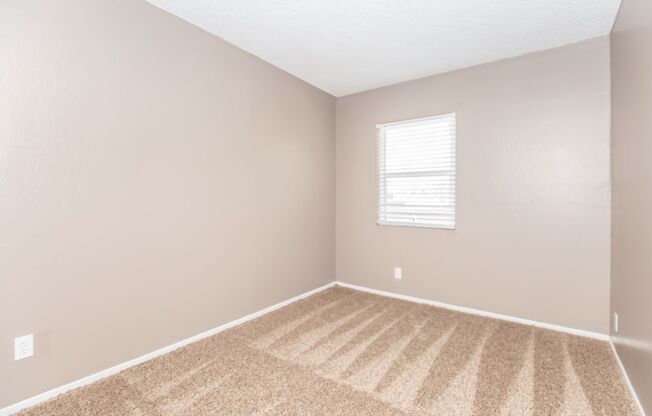 3 beds, 1.5 baths, 1,050 sqft, $1,399