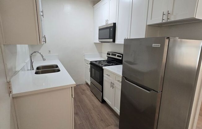 2 beds, 1 bath, $1,569, Unit 204