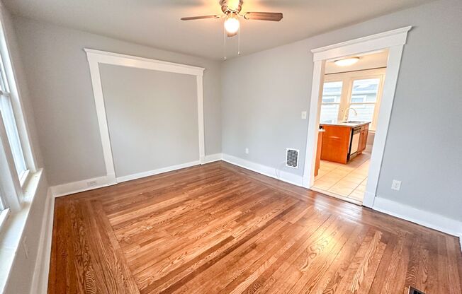 Lovely 3-bed Single Family Home in Hamden! Gorgeous Hardwood Floors throughout!