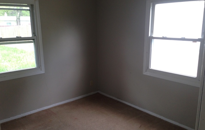 3 beds, 1 bath, $1,250