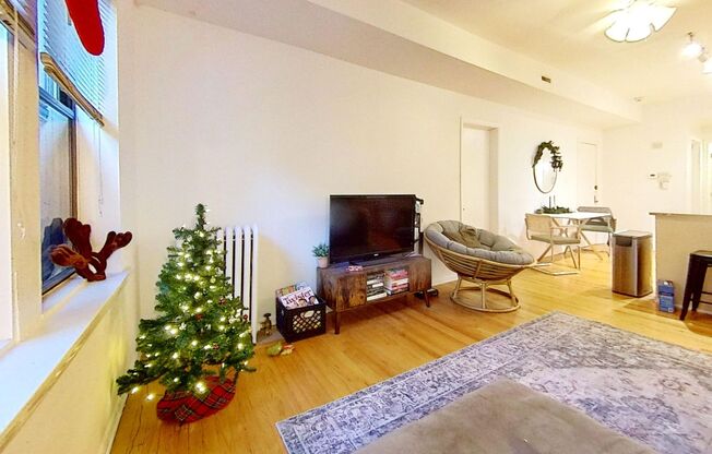 2 beds, 1 bath, 890 sqft, $2,700, Unit 1333 2B