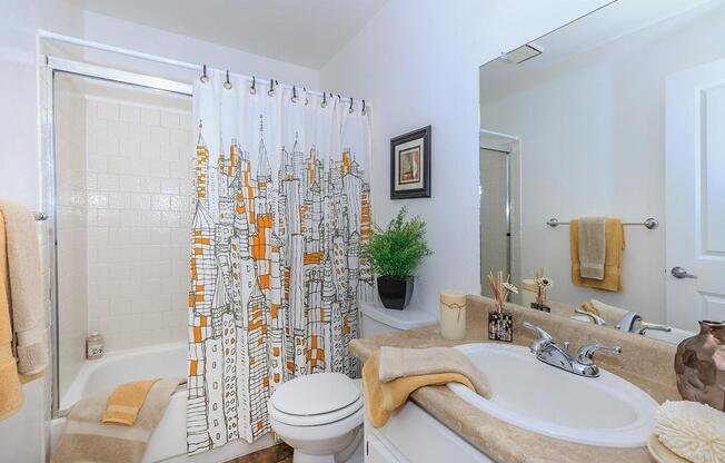 Beautiful and bright 2 bed 2 bath! Don't miss out on this stunning view!