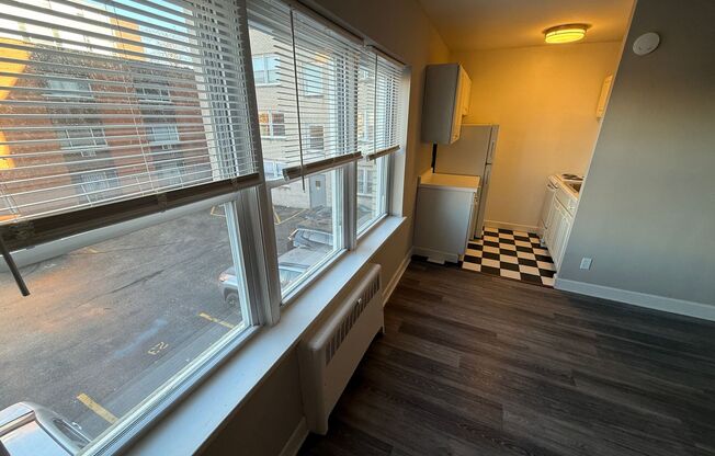 Studio, 1 bath, 400 sqft, $895, Unit #211