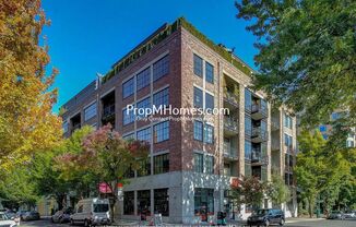 Vibrant One Bedroom Loft w/ City Views In The Heart of The Pearl!