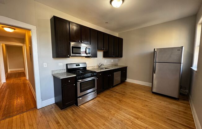 3 beds, 1 bath, $1,875, Unit 4952-2