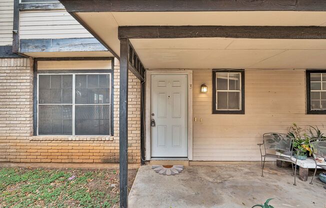 2 Bedroom Townhome in NW side for Rent!  50% off the first month's rent with a February move in