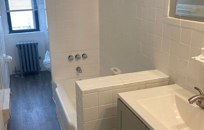 1 bed, 1 bath, 700 sqft, $1,349, Unit 42-3