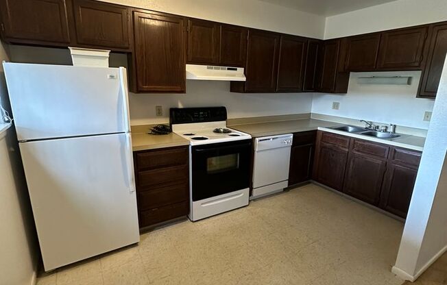 1 bed, 1 bath, 700 sqft, $825, Unit #11