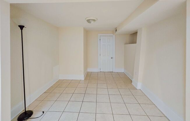 3 beds, 2 baths, 1,365 sqft, $4,250, Unit 877-D1