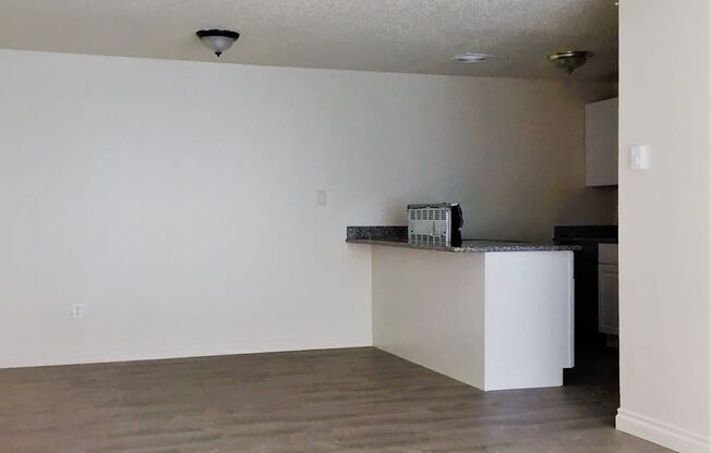 2 beds, 1 bath, 780 sqft, $1,375, Unit 38