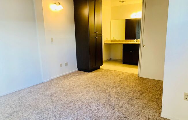 1 bed, 1 bath, $2,395, Unit 4873 Niagara Avenue #4