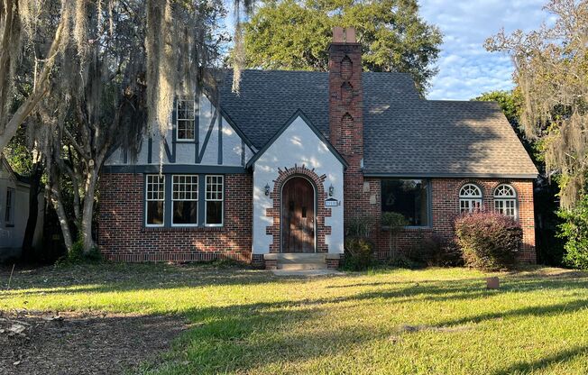 Large Cloverdale home with Pool