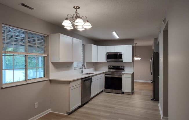 Move-In ready home located in the Shadow Lake Community!