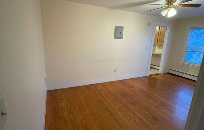 2 beds, 1 bath, $1,850, Unit 100-301