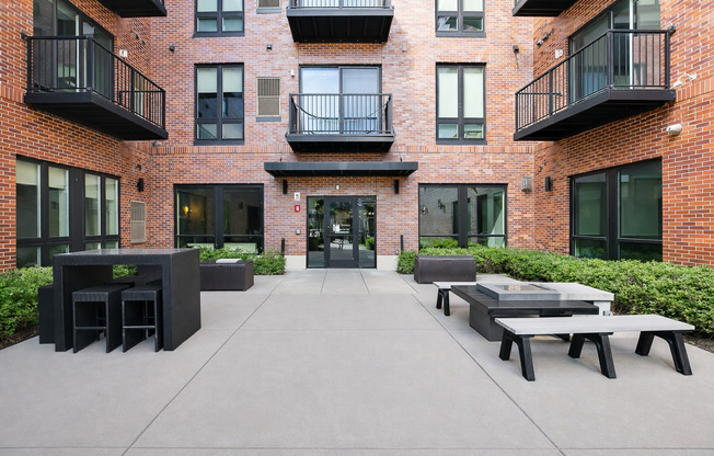 2 beds, 2 baths, 967 sqft, $2,000, Unit 101