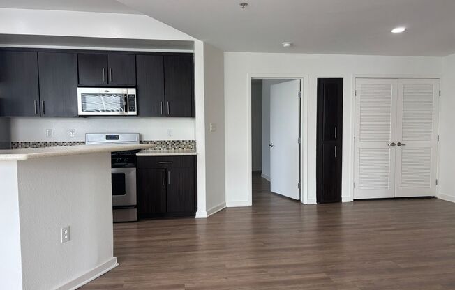 3 beds, 3 baths, 1,956 sqft, $5,030, Unit 475