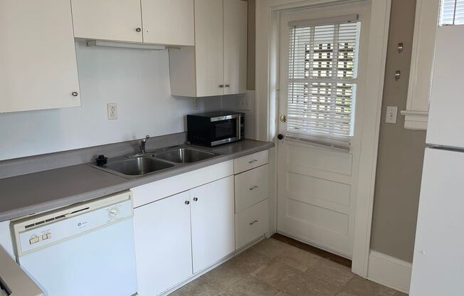 Adorable One Bedroom Apartment in the Dilworth!
