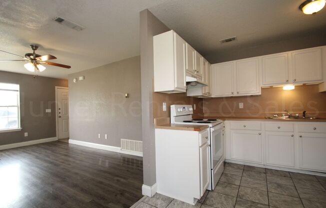 3 beds, 1.5 baths, $875, Unit Unit D