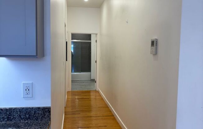 2 beds, 1 bath, 9,999 sqft, $2,250, Unit 64-201