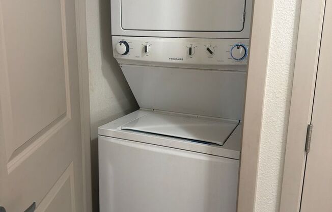 1 bed, 1 bath, 614 sqft, $1,250, Unit 1-207