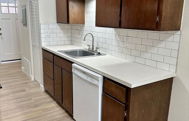 1 bed, 1 bath, 680 sqft, $1,195, Unit 0036