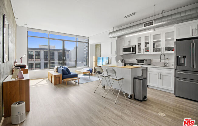 1 bed, 1 bath, 930 sqft, $3,000, Unit 813