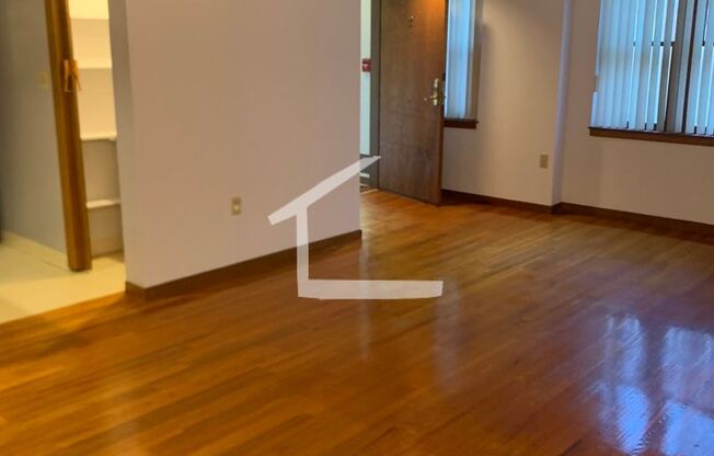 Spacious 1 bed w In Unit Laundry near T.  PARKING INCLUDED