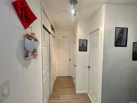 2 beds, 1 bath, $2,700, Unit B201